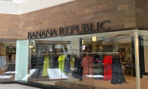Banana Republic business photo